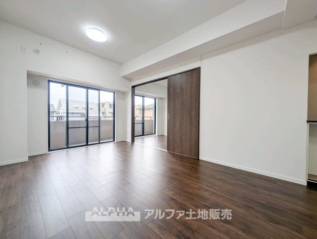 【Daily　Livi添う◆　朝食を囲む時間から夜のくつろぎまで、家族それぞれの時間をやさしく包み込み、暮らしの中心となるリビングです。