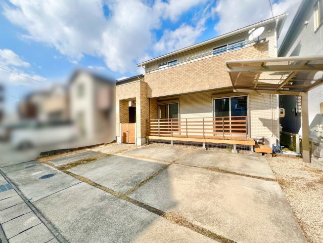 屋根付き駐輪場、屋外水栓あり！