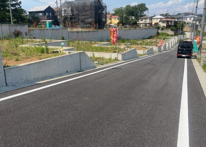 土地の形が極端に長細かったり、狭小地、あるいは道路との高低差がある傾斜地だった場合、後々売ろうとしても買い手がつかない場合もあります。後々、売却することになった時に価値の下がらない土地を選びましょう。