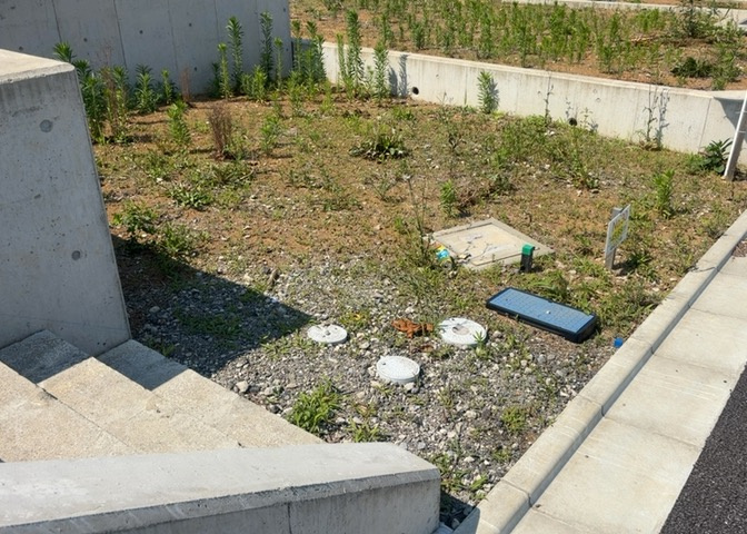 土地を買う際、住む地域の自治体や福祉の補助制度にも注目してみましょう。子供や老人の医療補助やゴミ出しのルールなど、自治体によってルールに大きな違いがあるため、暮らしやすい土地で判断するとよいでしょう。