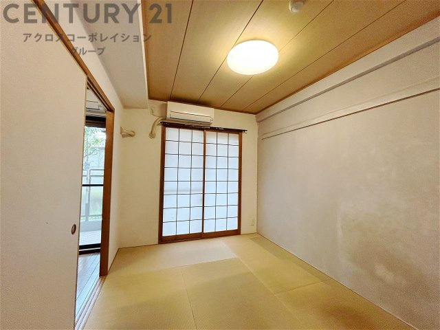 洋室横の和室スペースは洋室と続きで利用してもデザイン性のとれる洋風和室になります。やっぱり一室は欲しい和室は客間や小さなお子様の寝かせ付けなどにも便利です。