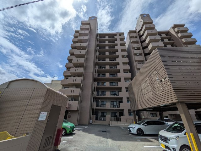 6階南向きで周辺に高い建物もないため眺望もバッチリなのが魅力です♪周辺は交通量も少なく静かな感じです