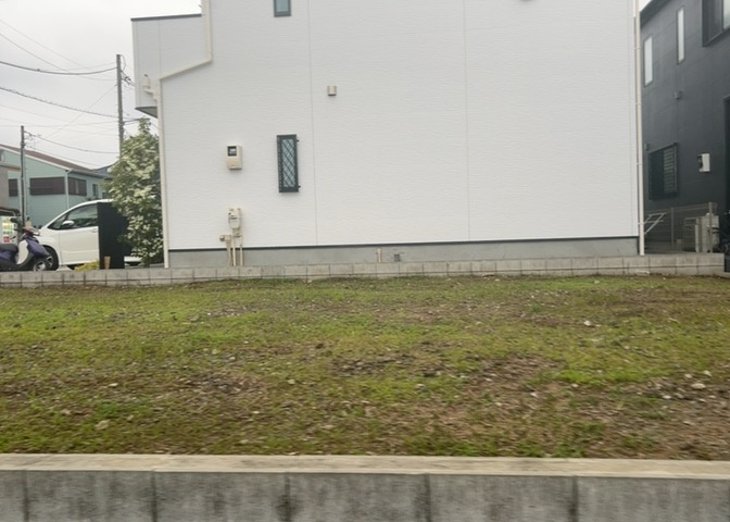 人が暮らすうえで日光は大切な要素となります。日当たりの良さは譲れないポイントですね。併せて近くに大きな建築物の建築予定がないか、あるいはそれが可能な土地が近くにないか事前に確認することもお勧めします。