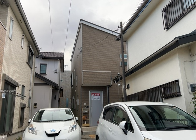 省エネ給湯器とは従来型の給湯器より熱効率が高く、少ない燃料でたくさんのお湯を沸かすことが出来る高効率な給湯器のことを指します。また、省エネ給湯器には種類があり、利便性や効果なども様々です。