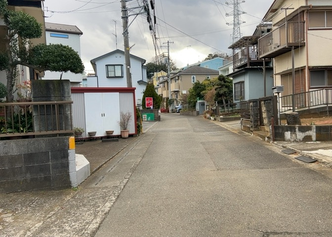 桜や紅葉の名所に出かける人は多いと思いますが、家にいながら季節の移ろいを感じる生活を送りませんか？リビングや窓から見える景色が生活を彩るワンポイントに！現地から見える景色を堪能してみては如何でしょう。