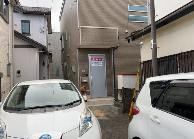 庭があることでガーデニングや家庭菜園はもちろん、こどもの遊び場やペットを放して遊ぶことができます。また、家の周囲に余裕があるということです。隣地との間があれば、十分な日当たりと、風通しが確保できます。