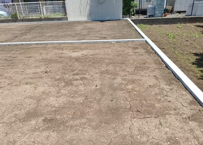 土地の形が極端に長細かったり、狭小地、あるいは道路との高低差がある傾斜地だった場合、後々売ろうとしても買い手がつかない場合もあります。後々、売却することになった時に価値の下がらない土地を選びましょう。