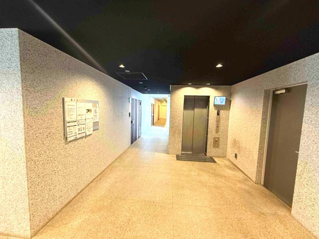 【エントランス＋エレベーター】
