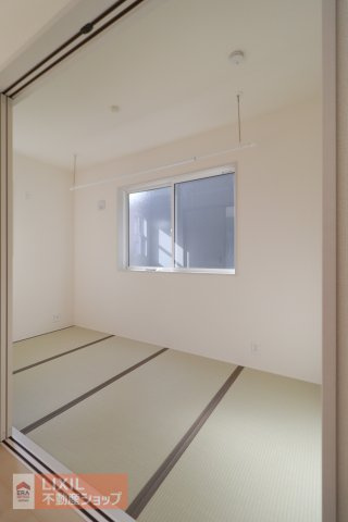 現地完成写真。ゆったりくつろぎスペース。お子様の遊び場としても重宝しますね♪
