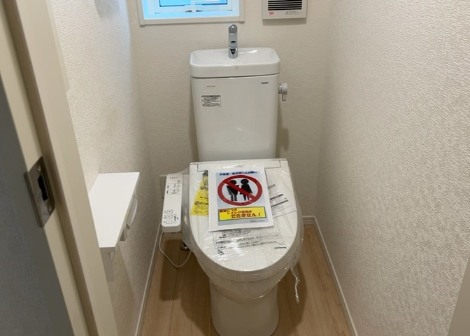 トイレは大きさや形、機能、抗菌性などが異なる多種多彩なタイプが各メーカーから出ています。それぞれに良さがあるため、事前にどういったタイプのトイレがいいのかをご家庭内で決めて、内見に行くといいでしょう。