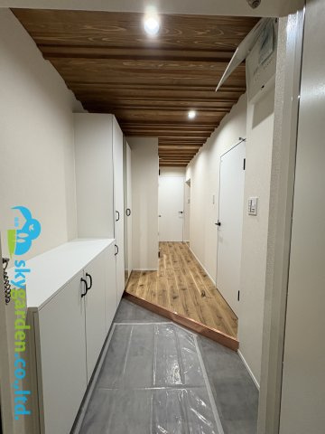 収納もある玄関です