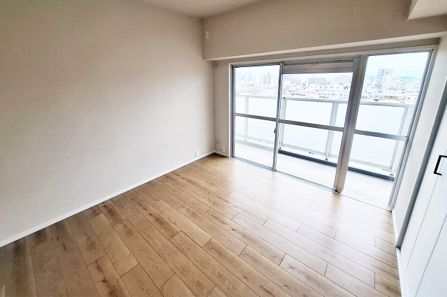洋室3：バルコニーへの出入りが可能なゆったりとしたお部屋です。