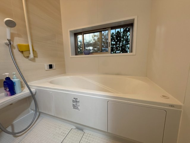 換気しやすい窓付きの浴室