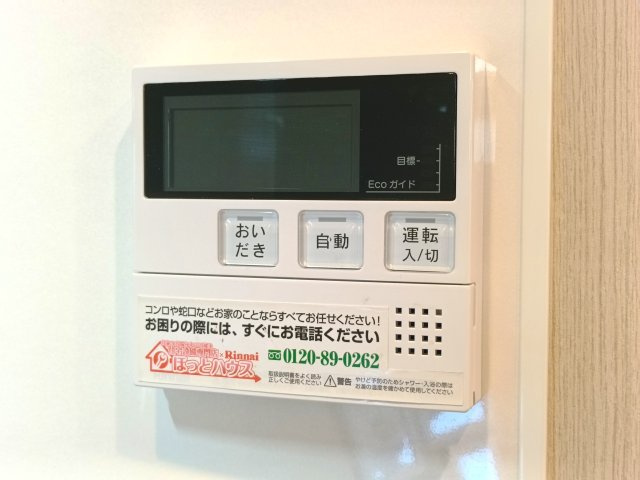 【給湯パネル】　ワンタッチで操作できる給湯パネル付き。