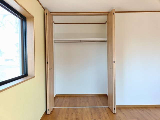 【洋室3　収納】　書類や趣味の道具なども整理しやすい収納力が魅力です。