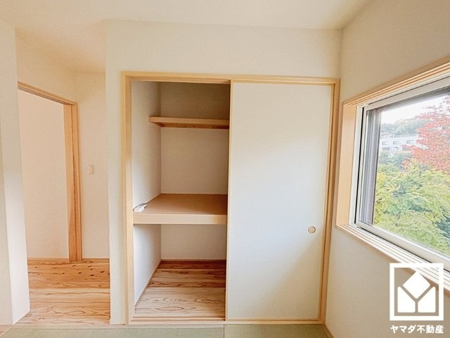 押入にはお客様用の座布団や寝具も収納可能です。