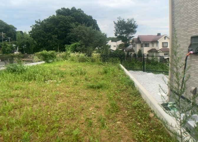 木造住宅とは土台、壁、柱など建築物の強度を支える構造体の材に木が使用されている構造を指します。構造体は建物の自重を支えるだけではなく風圧や水圧、積裁荷重などあらゆる衝撃に耐えるための基礎です。