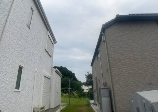 土地の地勢が高台の場合、景色を綺麗にみることができ、景色にこだわってお家探ししている方におすすめです！また平坦地よりも風通しがいいというメリットがあります。デメリットもあるので是非現地でご確認下さい。