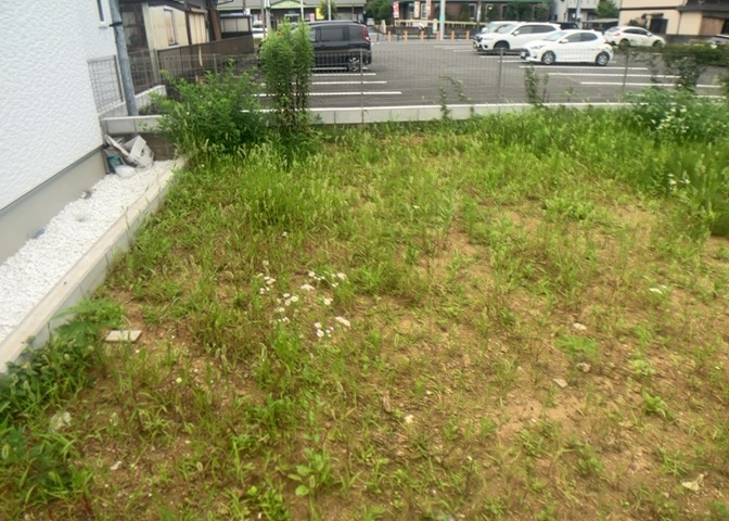家族でのBBQを行うのであれば3坪程度の広さがあればよいでしょう。ガーデニングや家庭菜園を楽しむ際は、手入れが行き届く範囲にすると安心です。また、庭のある方角や接道が気になる方は事前に確認しましょう。