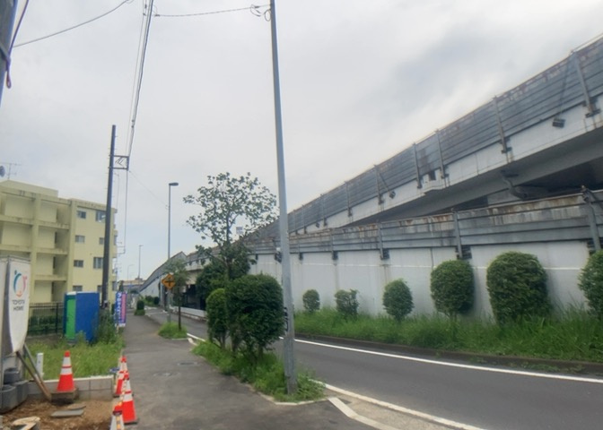 桜や紅葉の名所に出かける人は多いと思いますが、家にいながら季節の移ろいを感じる生活を送りませんか？リビングや窓から見える景色が生活を彩るワンポイントに！現地から見える景色を堪能してみては如何でしょう。
