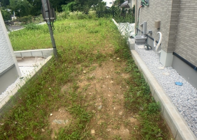 駐車場と明記されていても、最小スペースでつくられた駐車場だと大型車は駐車できなかったり、出入りしにくくなったりする可能性があります。お車のサイズと購入したい物件の駐車場のサイズを現地で確認しましょう。