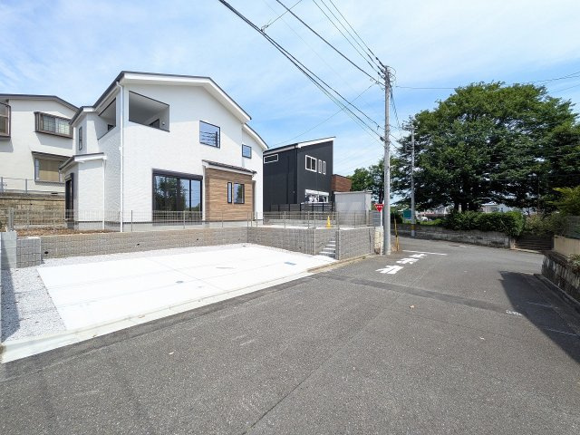 ～前面6ｍ道路で駐車もしやすいです～