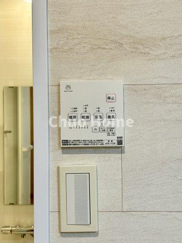 【浴室乾燥機】暖房・冷風・換気・乾燥が可能です。毎日を快適に過ごせるうれしい機能が揃っています。雨の日の洗濯物も安心です。