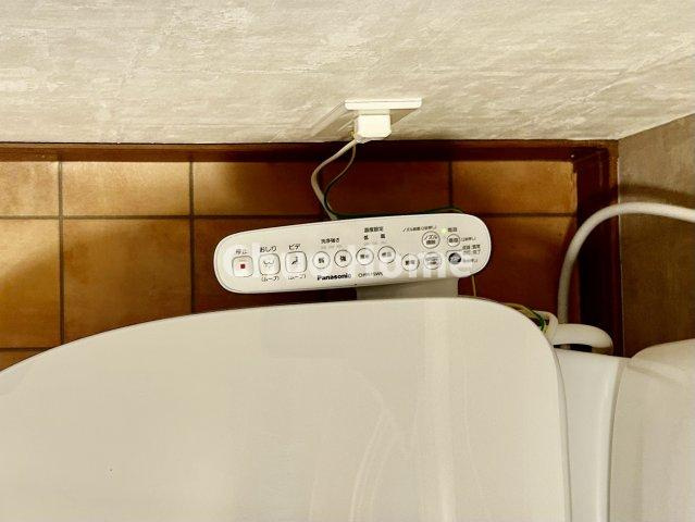 【ウォシュレット】清潔に使いたいお手洗いには最適な設備です。もちろんウォームレットも標準装備です。