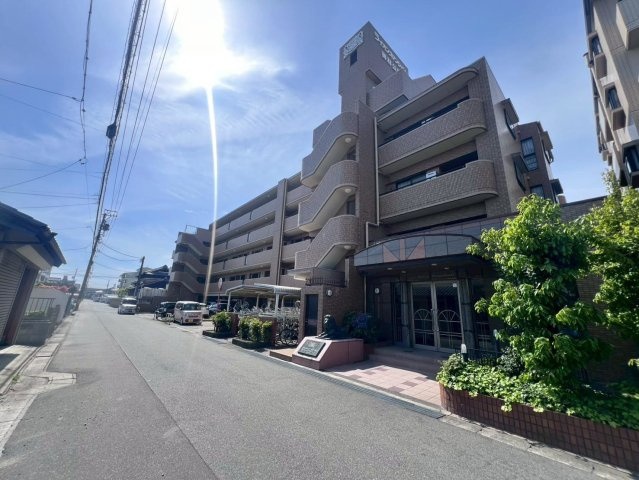RC造5階建のマンション外観