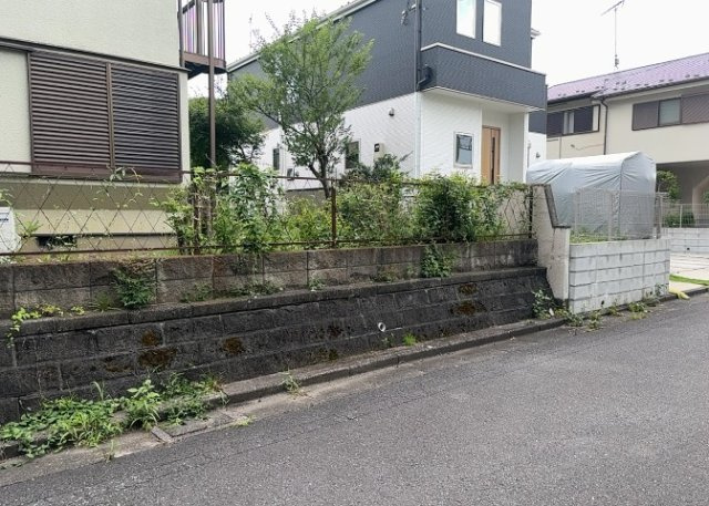 隣家の土地はどうなっているのか、生活利便施設が近くにあるのか、学校まで近いかなど、お客様のライフスタイルにあわせたイメージが重要です。また、近くにあると困る施設が近くにないかも確認するといいでしょう。