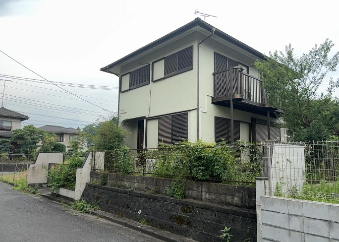 人が暮らすうえで日光は大切な要素となります。日当たりの良さは譲れないポイントですね。併せて近くに大きな建築物の建築予定がないか、あるいはそれが可能な土地が近くにないか事前に確認することもお勧めします。
