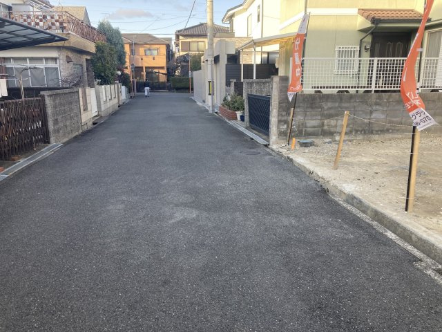 前面道路含む現地写真です