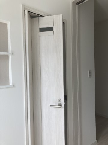 中折れ戸は通路が広く使えます