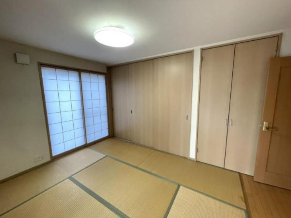1階和室6帖、南向きの明るい和室になります。