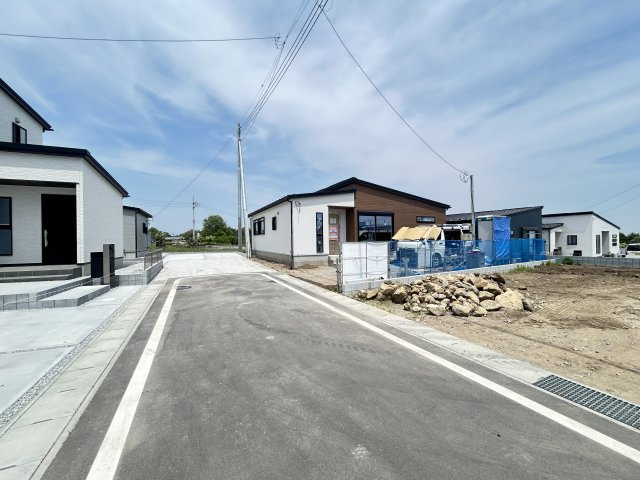 現地写真　南側接道幅員約5ｍ