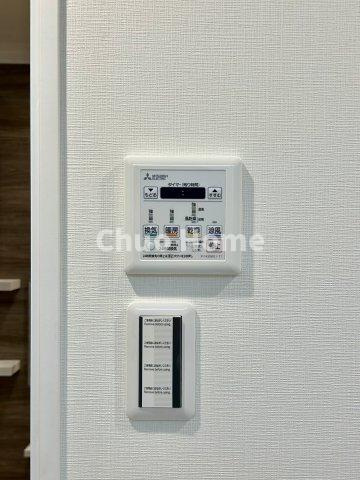【浴室乾燥機】暖房・冷風・換気・乾燥が可能です。毎日を快適に過ごせるうれしい機能が揃っています。雨の日の洗濯物も安心です。