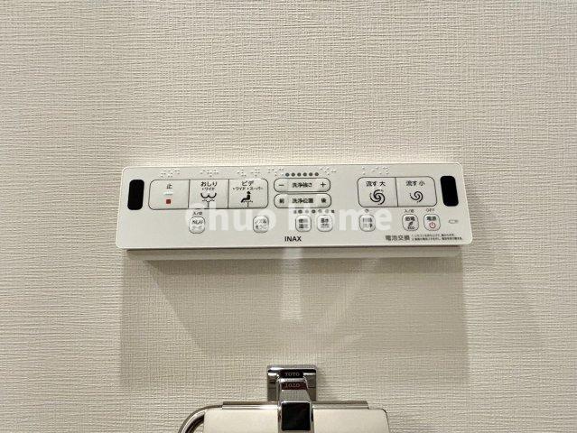 【ウォシュレット】清潔に使いたいお手洗いには最適な設備です。もちろんウォームレットも標準装備です。
