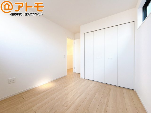収納スペースもしっかり確保したお部屋は、収納家具の数も減らせるのでお部屋を広く使えます！