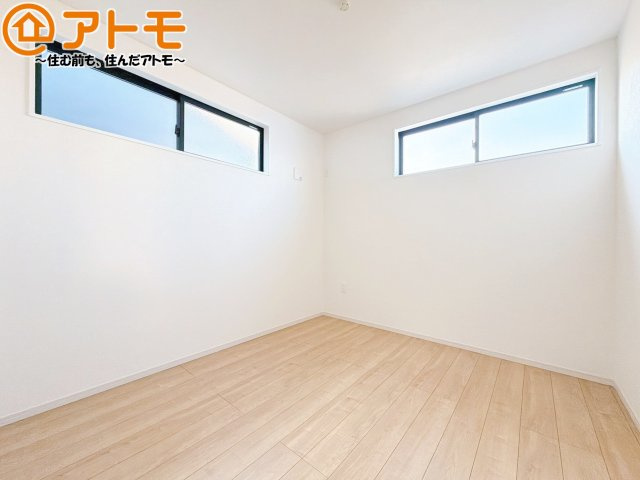 壁と床がシンプルな色合いだからこそ自分だけの空間を作れます♪お部屋作りのイメージは順調でしょうか♪