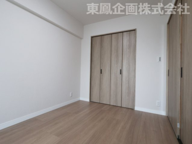 5帖　明るい洋室です