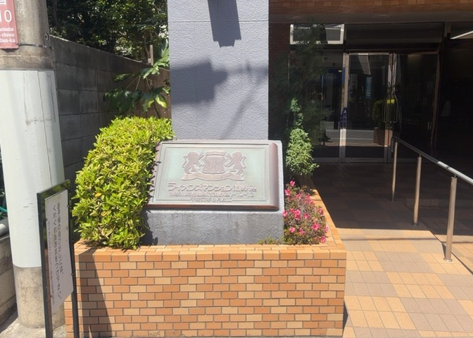 物件によっては、入居者が個人的に使用できる専用庭がついているものもあります。また、住宅の中にある土間の部分を庭と呼ぶこともあります。庭の用途は住む人によって変わり、それによってデザインもさまざまです。