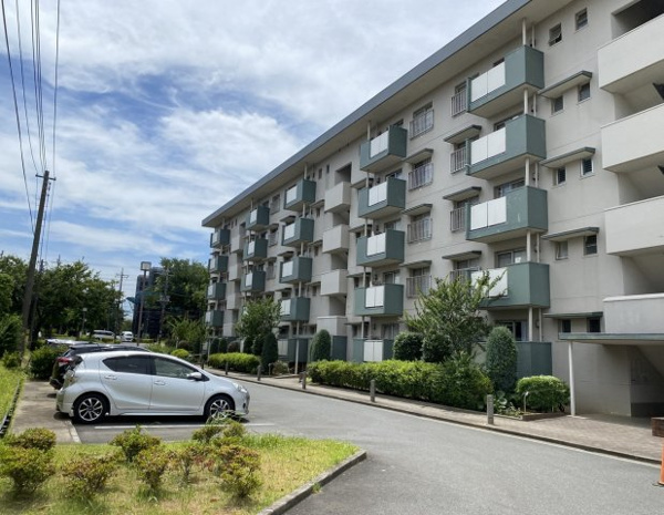 【原山レジデンスの外観】