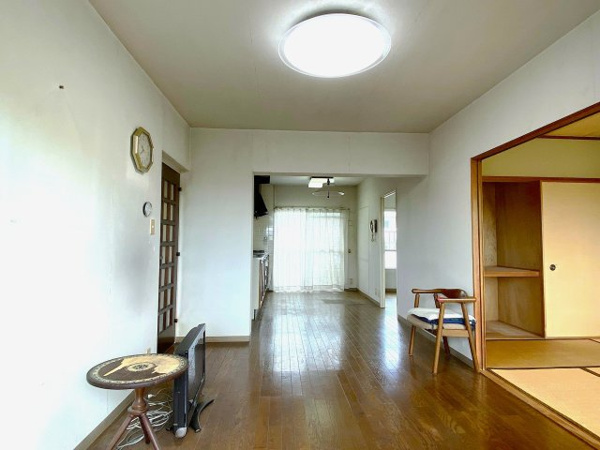 【原山レジデンスの居間】