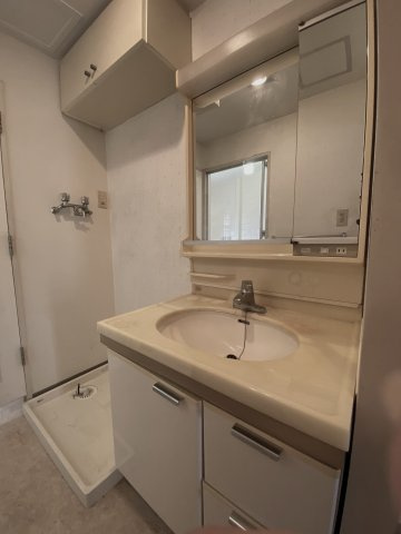 【原山レジデンスの独立洗面台】