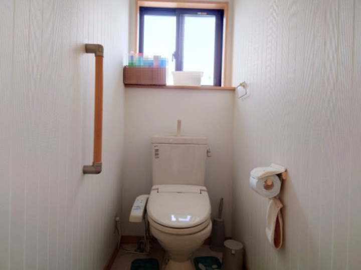 トイレは手すりつきです！