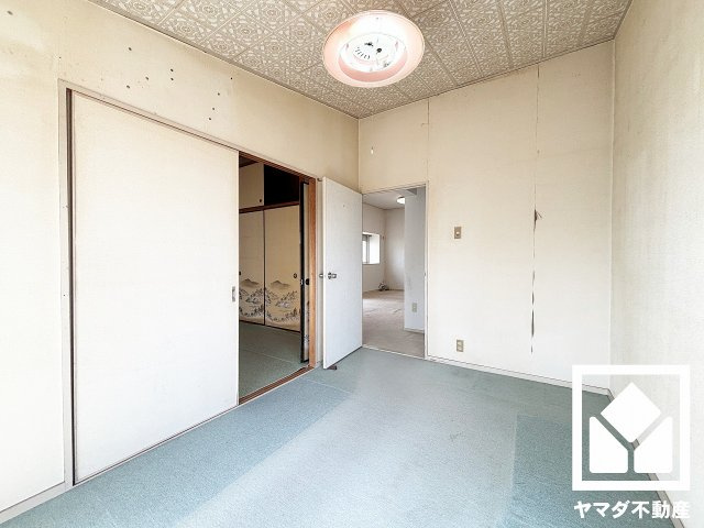 お子様のお部屋などにも丁度良い広さです。約6帖の東側和室とは続き間になっており、一体利用も可能です。