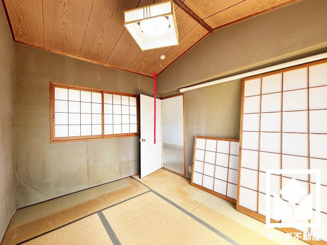 子どもの遊び場、お昼寝スペース、時には書斎にも。和室があると、暮らしの幅がぐんと広がる。