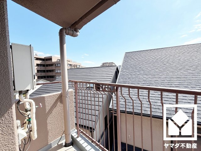 南西向きバルコニーで陽当たり、風通し良好。バルコニーが2か所ございますので、お洗濯物をたっぷりと干す事ができます。
