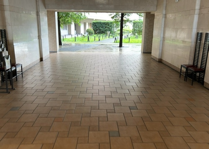 管理組合と日勤管理体制によりしっかりと維持・点検されている共用エリアです。エレベーターやゴミ置き場など区分所有者が快適に使用できるよう整備されており、大規模マンションならではの管理が行き届きます。