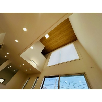 吹抜による縦の空間の広がりが、住まい全体に贅沢なゆとりを演出☆*